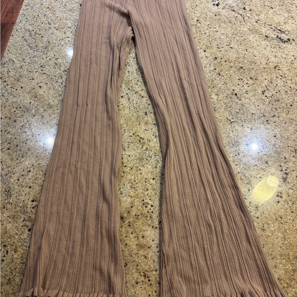 SET FROM REVOLVE
Tularosa Variegated Rib Carti in Taupe
Top size M
Bottom size S - Picture 7 of 7